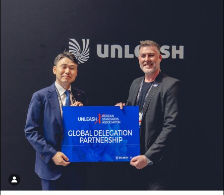 GLOBAL DELEGATION PARTNERSHIP 패널을 함께 든 KSA와 UNLEASH 대표